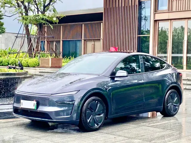 Фотография автомобиля — Tesla Model Y