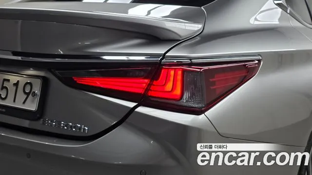 Lexus ES 7th Gen — Фото автомобиля 8
