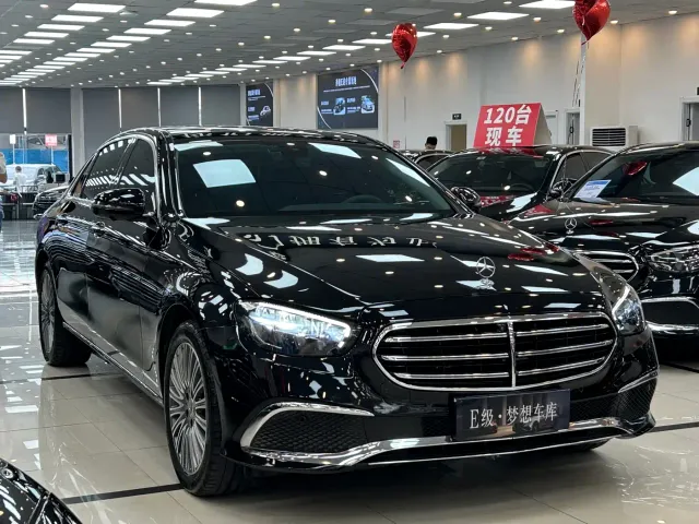 Mercedes-Benz E-Class — Фото автомобиля 3