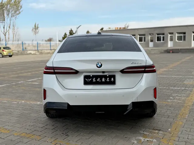 BMW 5 Series — Фото автомобиля 3