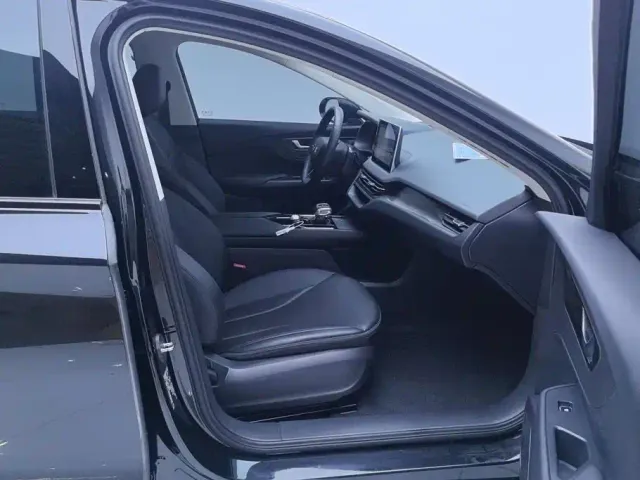 Hongqi E-QM5 — Фото автомобиля 8