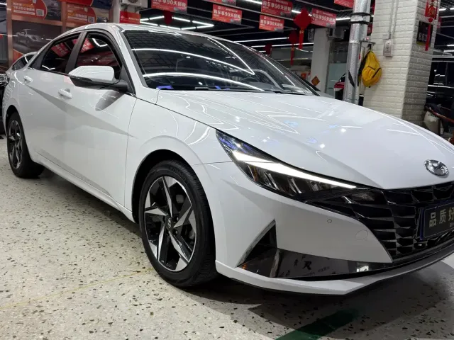 Hyundai Elantra — Фото автомобиля 3