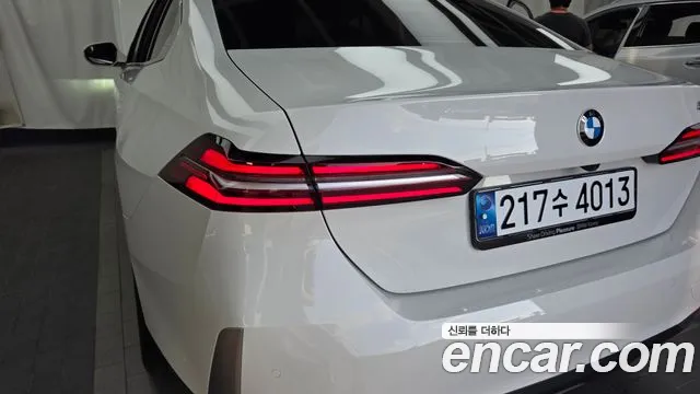 BMW 5 Series G60 — Фото автомобиля 23