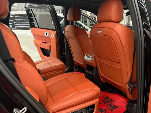 Li Auto L8 — Фото автомобиля 6
