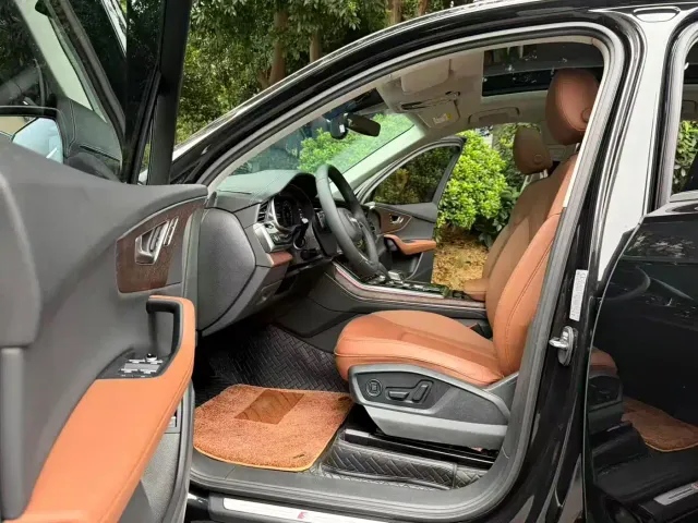 Audi Q7 — Фото автомобиля 5