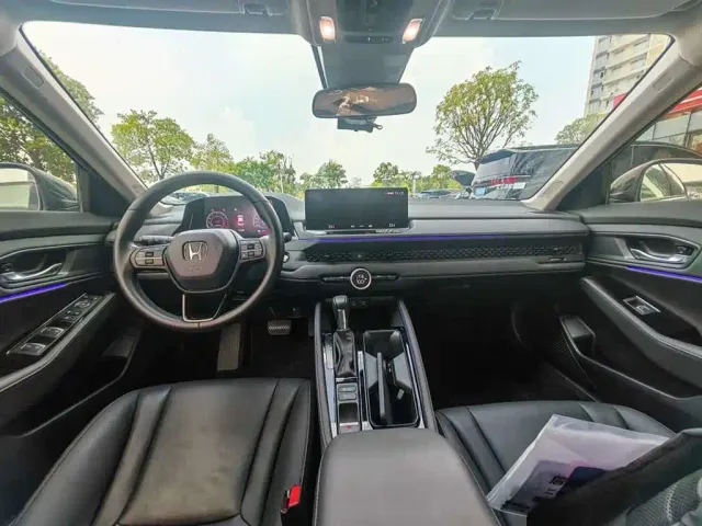 Honda Accord 2025 Sport Series 260TURBO Luxury Edition — Фото автомобиля 5