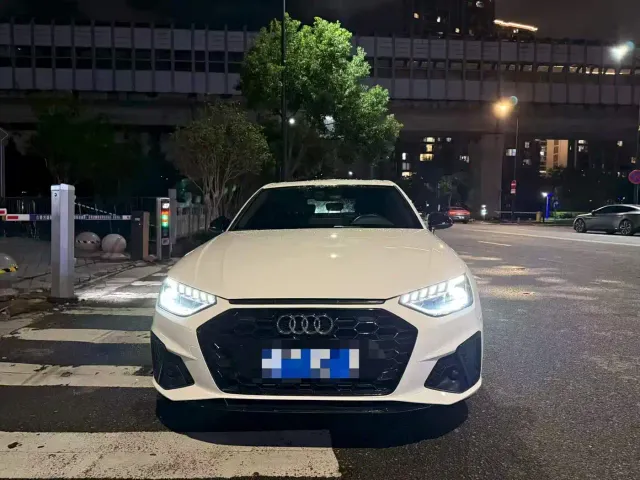 Фотография автомобиля — Audi A4L