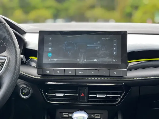 Roewe i5 — Фото автомобиля 26