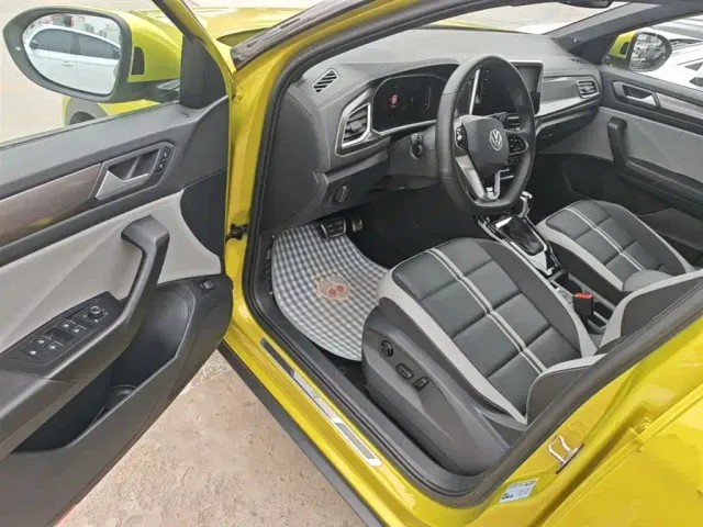 Volkswagen T-Roc — Фото автомобиля 15