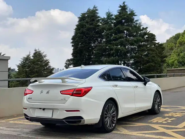 Hongqi H5 — Фото автомобиля 9