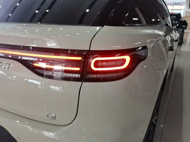 Leapmotor C11 — Фото автомобиля 7