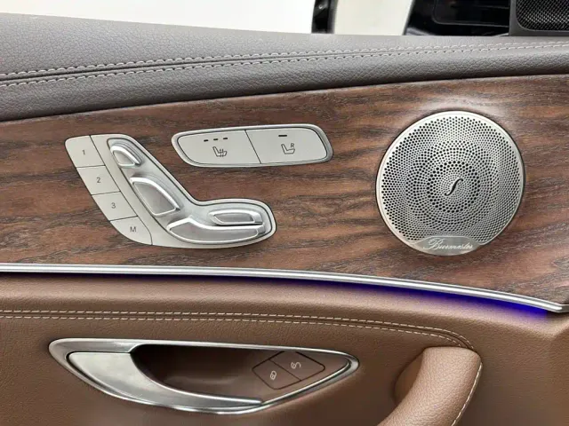 Mercedes-Benz E-Class — Фото автомобиля 15