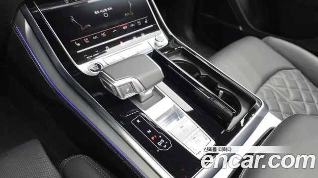Audi Q8 — Фото автомобиля 9