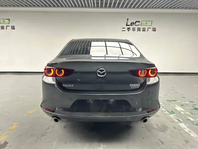 Mazda Axela — Фото автомобиля 4