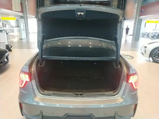 Lynk & Co 03 — Фото автомобиля 18