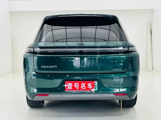 Li Auto L8 — Фото автомобиля 5