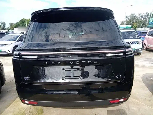 Leapmotor Leapmotor C16 2026 Model Year EREV 280 LiDAR Premium Edition 6-Seater — Фото автомобиля 5