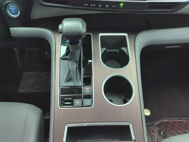 Toyota Granvia — Фото автомобиля 16