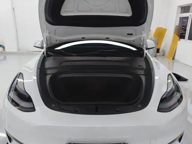Tesla Model Y — Фото автомобиля 19