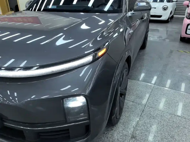 Li Auto L8 — Фото автомобиля 23