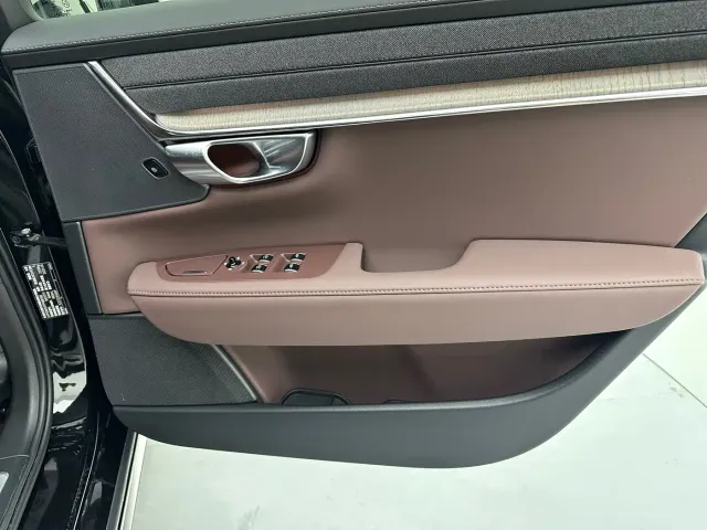 Volvo S90 — Фото автомобиля 23