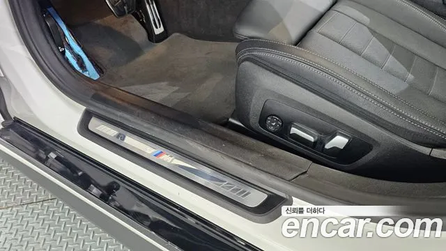 BMW i4 — Фото автомобиля 29