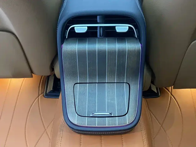 Mercedes-Benz E-Class — Фото автомобиля 28