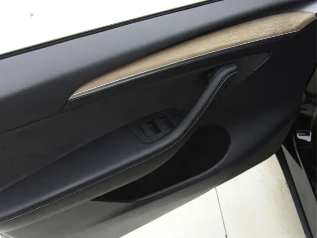 Tesla Model Y — Фото автомобиля 14