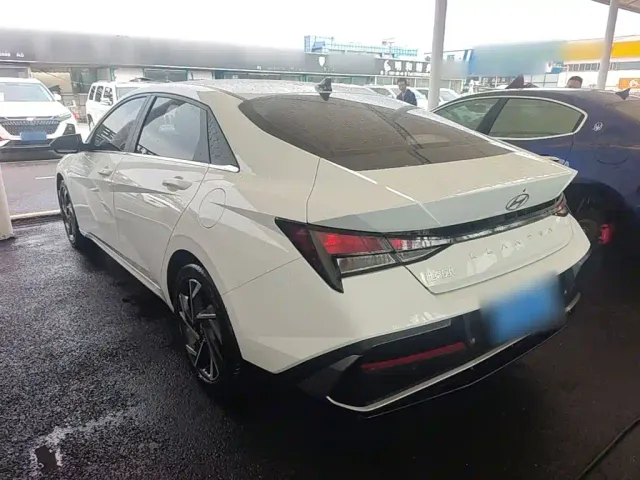 Hyundai Elantra — Фото автомобиля 4