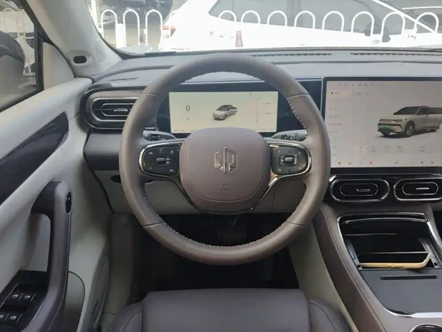 Leapmotor C11 — Фото автомобиля 10