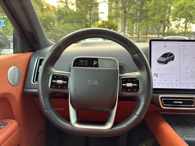 Li Auto L8 — Фото автомобиля 22