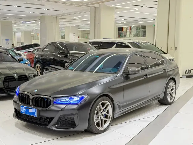 Фотография автомобиля — BMW 5 Series