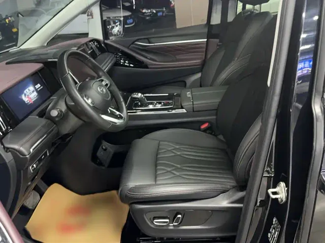 GAC Trumpchi M8 — Фото автомобиля 11