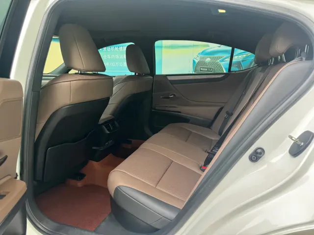 Lexus ES — Фото автомобиля 6