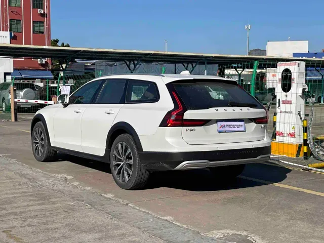 Volvo V90 — Фото автомобиля 3