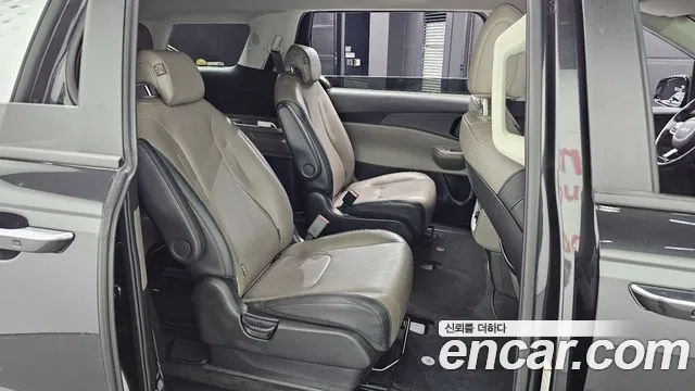Kia Carnival Generation 4 — Фото автомобиля 17