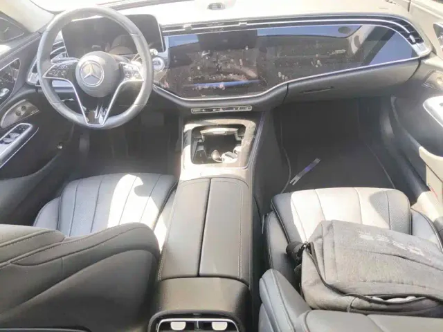 Mercedes-Benz E-Class — Фото автомобиля 12