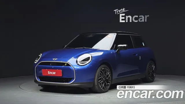 Mini Cooper Cooper Электро 4 поколение SE Favoured — Фото автомобиля 5