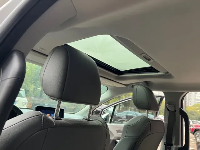 Toyota Sienna — Фото автомобиля 4