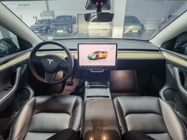 Tesla Model Y — Фото автомобиля 5