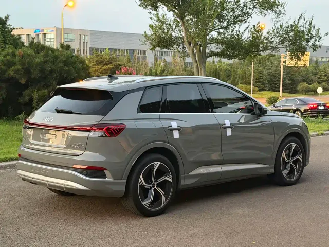 Audi Q4 e-tron — Фото автомобиля 4
