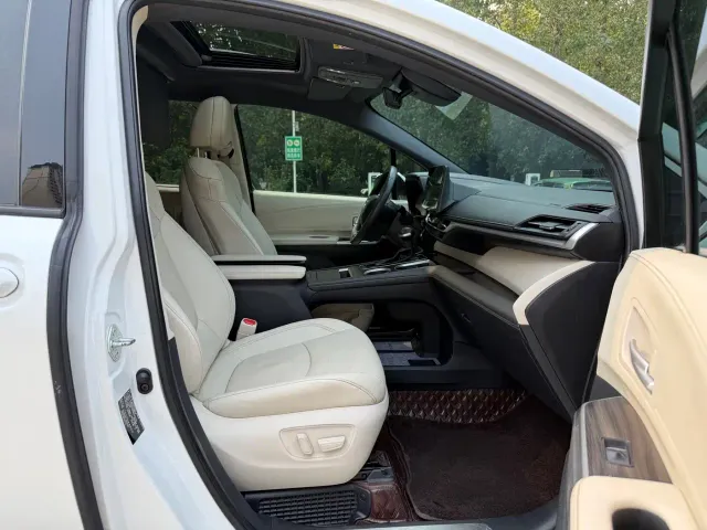 Toyota Sienna — Фото автомобиля 8