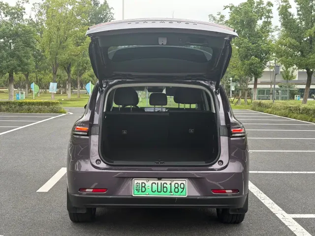 Leapmotor C10 — Фото автомобиля 7