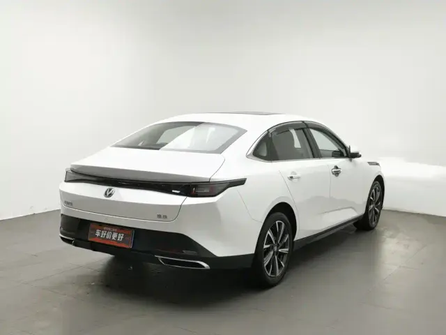 Changan Eado — Фото автомобиля 2