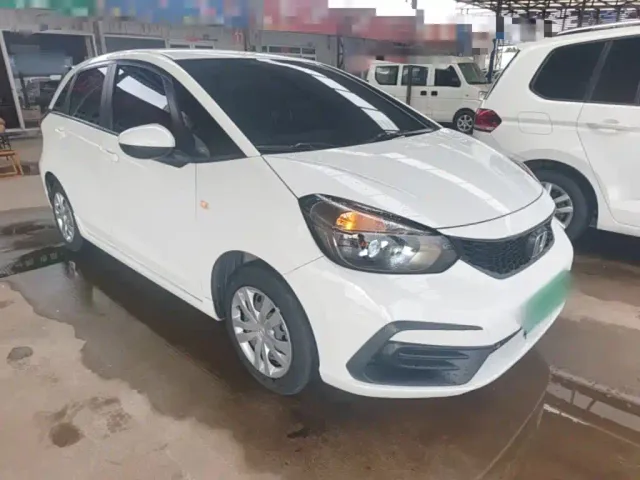 Honda Fit — Фото автомобиля 3