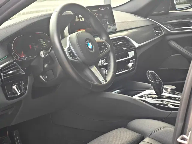 BMW 5 Series — Фото автомобиля 6