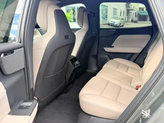Volvo XC70 Plug-in Hybrid — Фото автомобиля 5