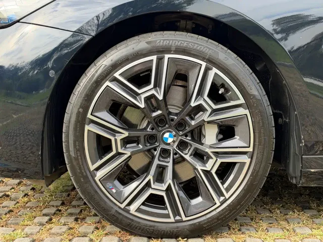 BMW 5 Series — Фото автомобиля 19