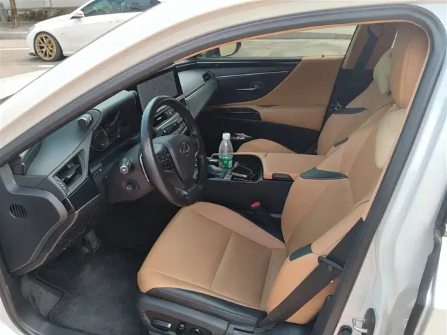 Lexus ES — Фото автомобиля 4