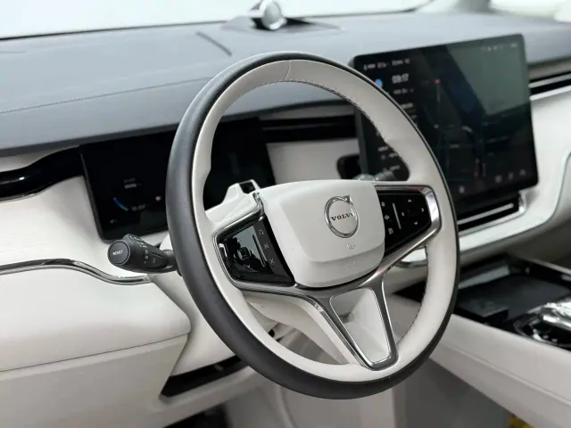 Volvo EM90 — Фото автомобиля 11